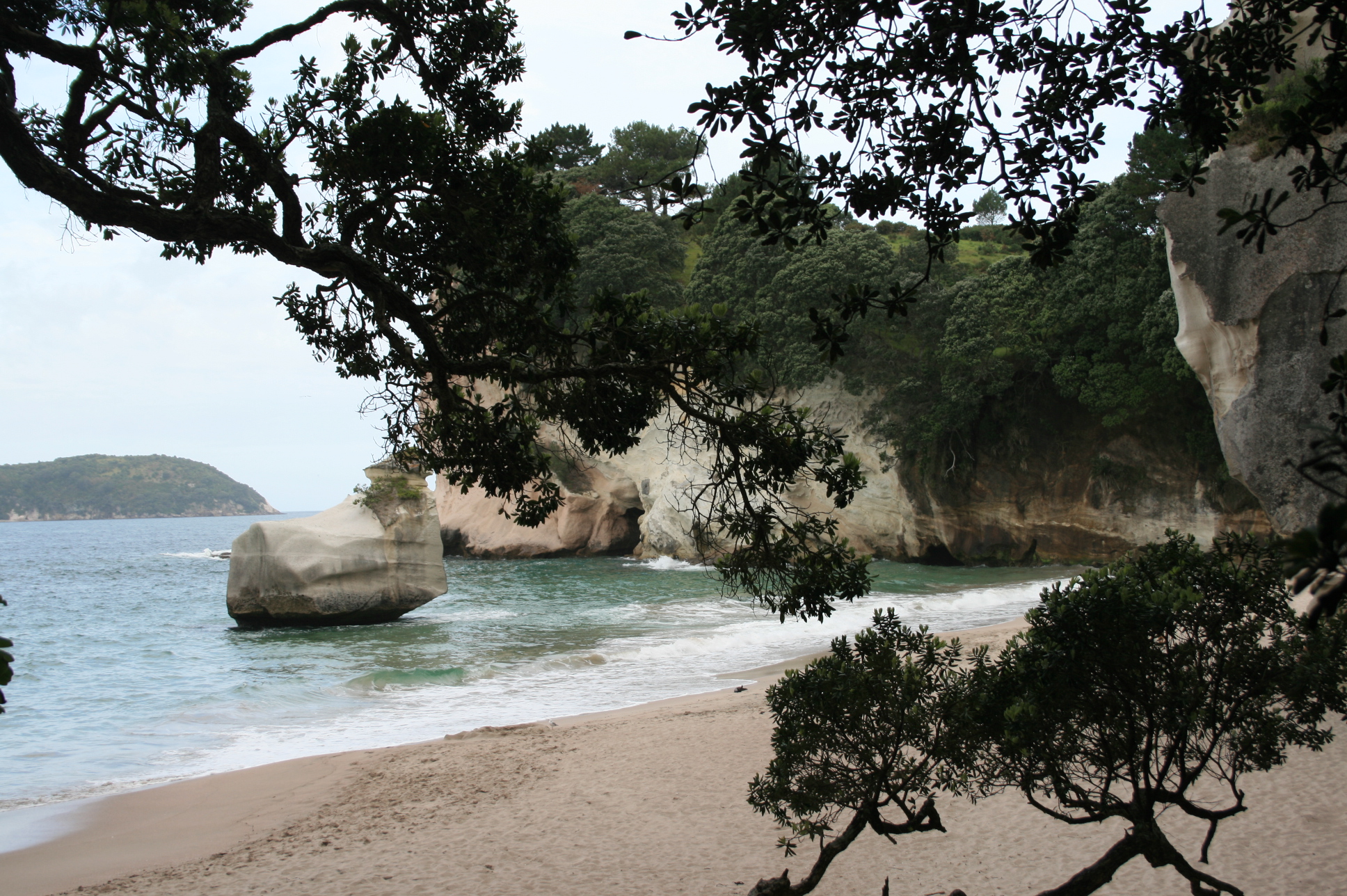 d. 24/11-2008 – Varmt vand og en grotte = Roadtrip!